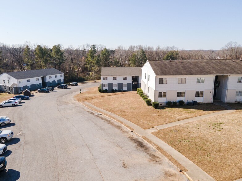 More Photos Of 1351 Avondale Dr, Clarksville Apartments For Sale