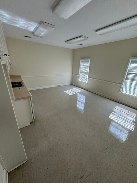 More Photos Of 1000 Loudermilk Dr, Marietta Unknown For Lease