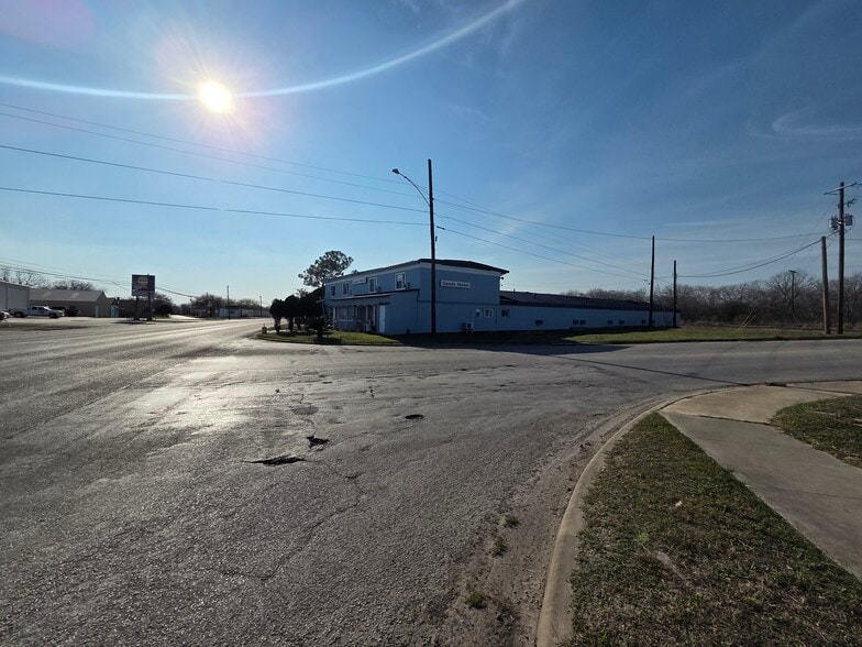 More Photos Of 1207 W Main St, Port Lavaca Hotel For Sale