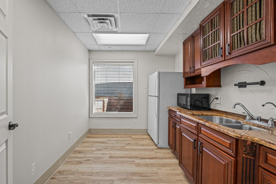More Photos Of 1120 W Loop 289, Lubbock Medical For Lease