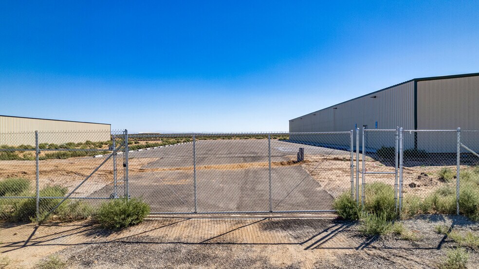 More Photos Of 5650 Lindbergh Blvd, California City Warehouse For Sale