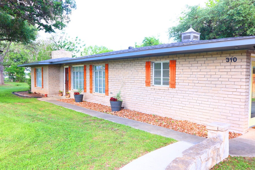 More Photos Of 310 Pfeil Rd, Cibolo Medical For Lease