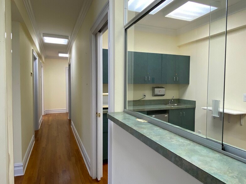 More Photos Of 12 Little Neck Rd, Centerport Storefront Retail Office For Lease