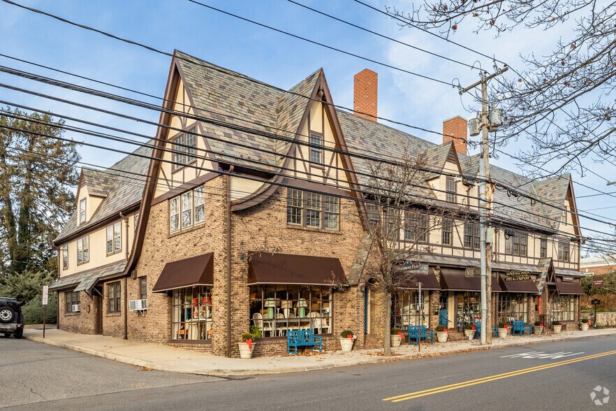 Primary Photo Of 90 Forest Ave, Locust Valley Office For Lease