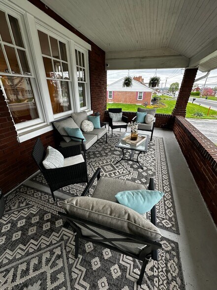 More Photos Of 1918 Carlisle Rd, York Office Residential For Lease