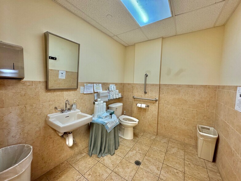 More Photos Of 191 Herricks Rd, New Hyde Park Medical For Sale