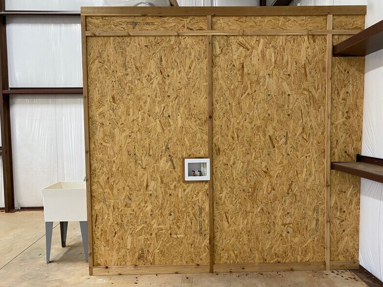 More Photos Of 8116 Silver Crossing, Oklahoma City Warehouse For Lease