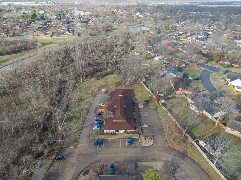 More Photos Of 6 Halsted Cir, Rogers Office For Lease