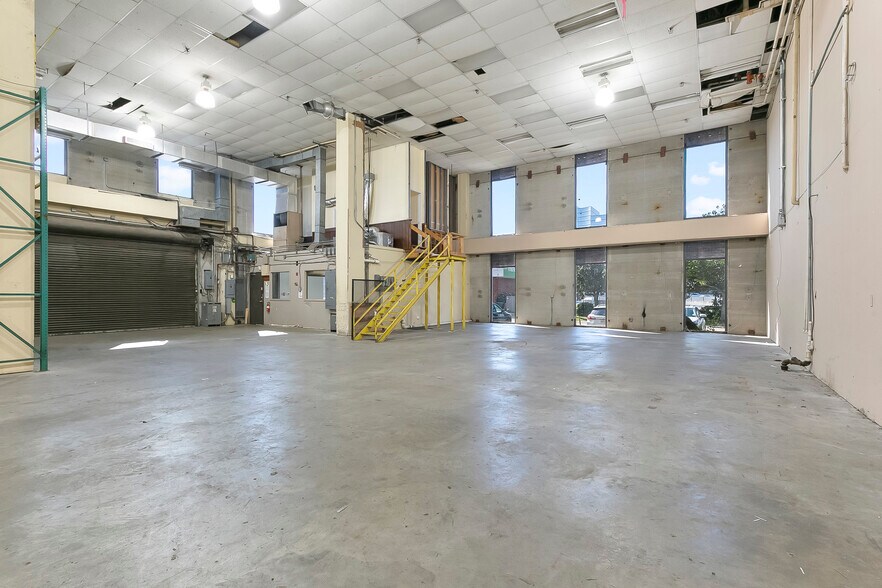 More Photos Of 3131 N I-10 Service Rd E, Metairie Office For Lease