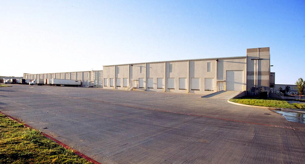 More Photos Of 2045 Westgate Dr, Carrollton Industrial For Sale