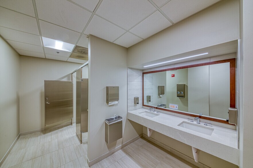 More Photos Of 3384 Peachtree Rd NE, Atlanta Loft Creative Space For Lease