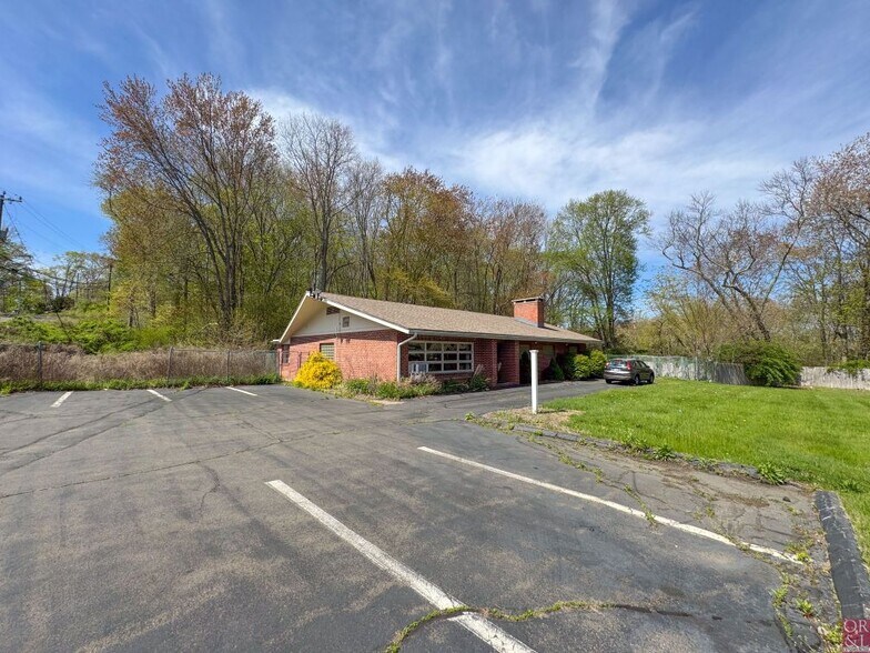 More Photos Of 46-50 N Main St, Branford Medical For Sale