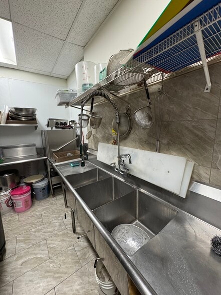 More Photos Of 1722 Murray Ave, Pittsburgh Storefront Retail Office For Lease