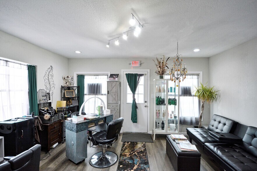 More Photos Of 100 Schertz Pky, Schertz Freestanding For Sale