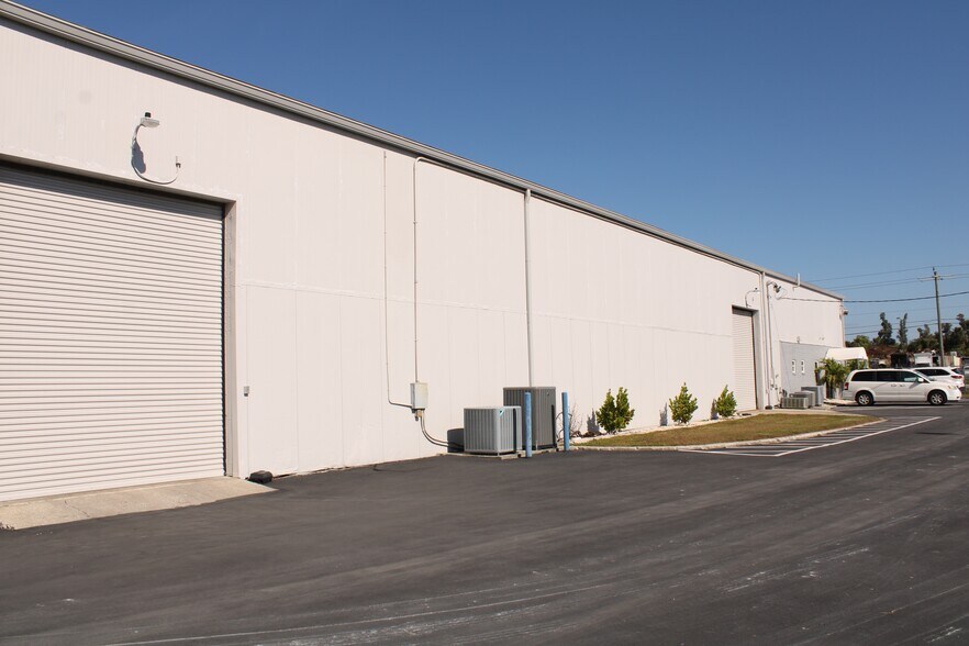 More Photos Of 2020 Ortiz Ave, Fort Myers Warehouse For Lease
