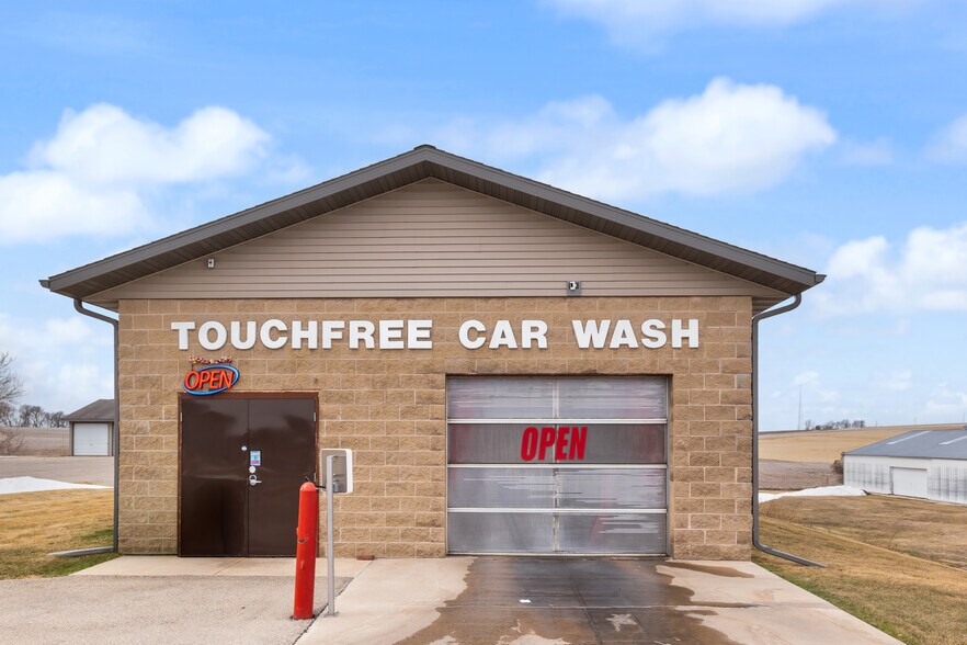 Primary Photo Of 1275 Margaret st, Markesan Storefront For Sale