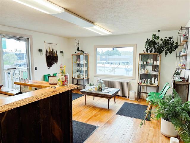 More Photos Of 1104 W Washington St, Marquette Office Residential For Sale