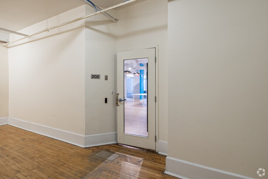 More Photos Of 350-390 Rue Sainte-Catherine O, Montréal Loft Creative Space For Lease