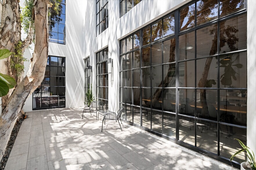 More Photos Of 2011 Pontius Ave, Los Angeles Loft Creative Space For Lease