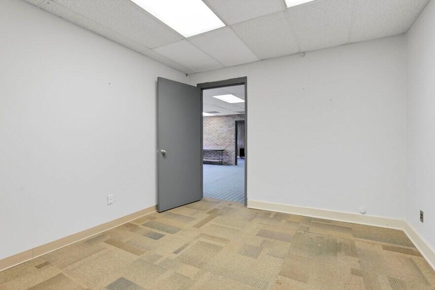 More Photos Of 300 E Auburn Ave, Springfield Office For Sale