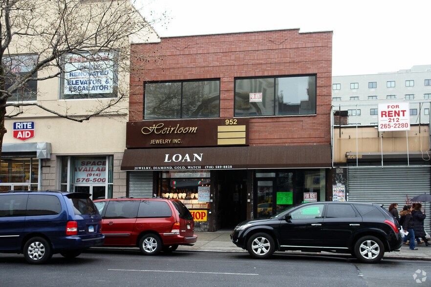 More Photos Of 952 Southern Blvd, Bronx Storefront Retail Office For Lease