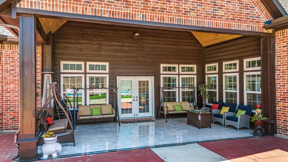 More Photos Of 703 E Oates Rd, Garland Unknown For Lease