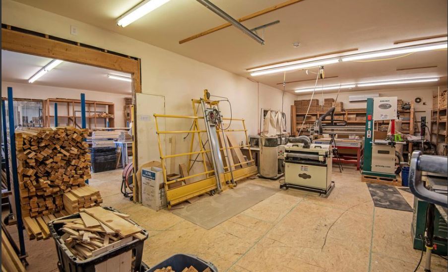 More Photos Of 592 N Sisters Park Ct, Sisters Flex For Sale