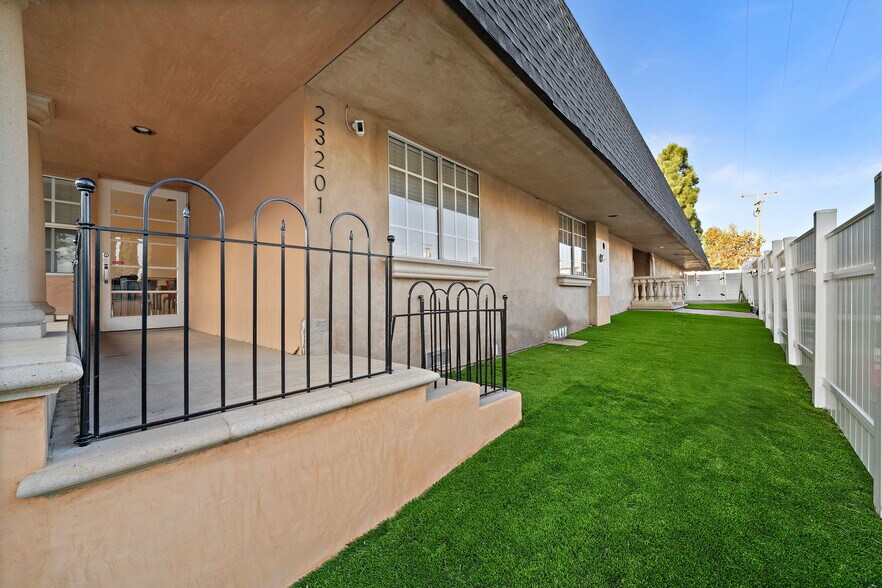 More Photos Of 23201 Orange Ave, Lake Forest Flex For Sale