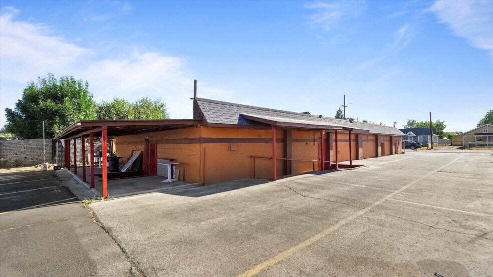 More Photos Of 1214 S 6th St, Yakima Bar For Sale