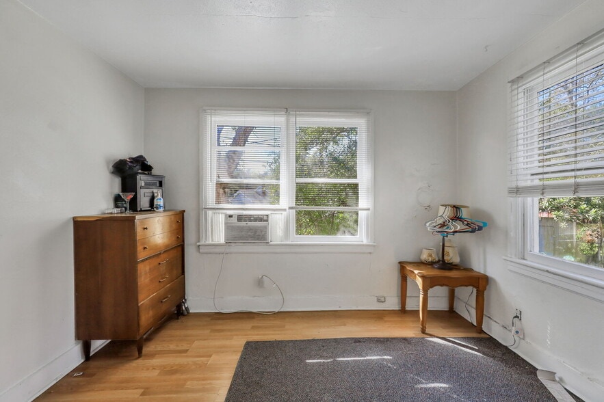 More Photos Of 2203 Skidaway Rd, Savannah Freestanding For Sale