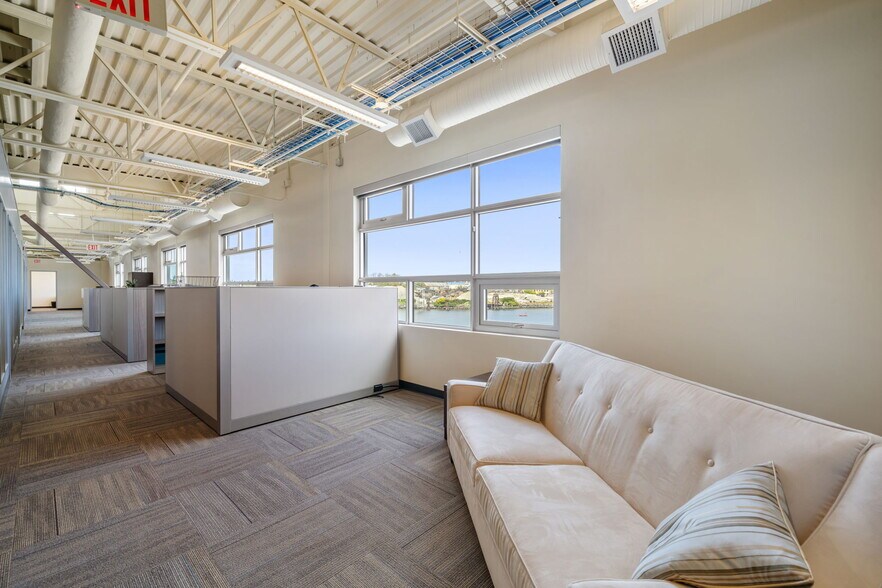 More Photos Of 388 Harbour Rd, Victoria Storefront Retail Office For Sale