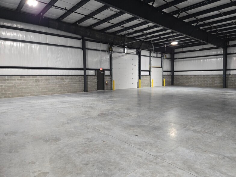 More Photos Of 6365 118th St, Omaha Warehouse For Lease