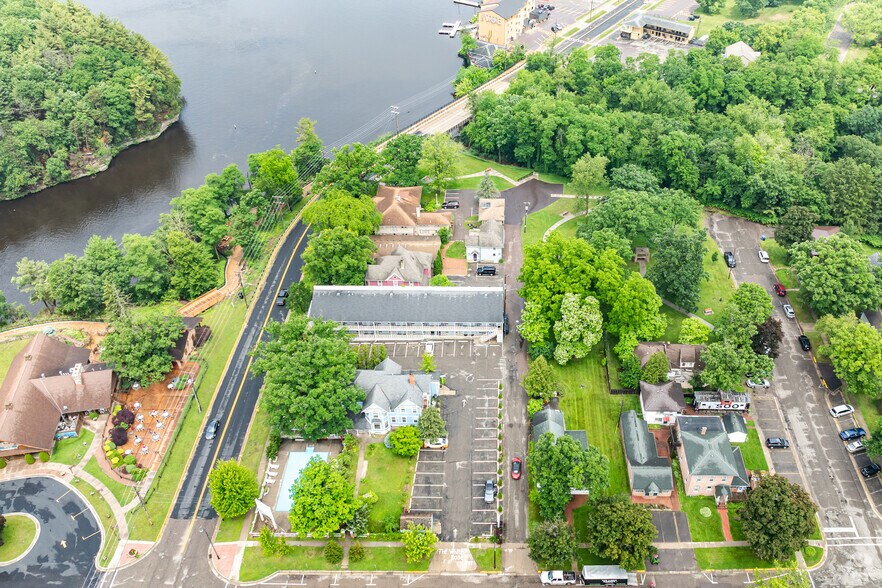 More Photos Of 910 River Rd, Wisconsin Dells Hotel For Sale