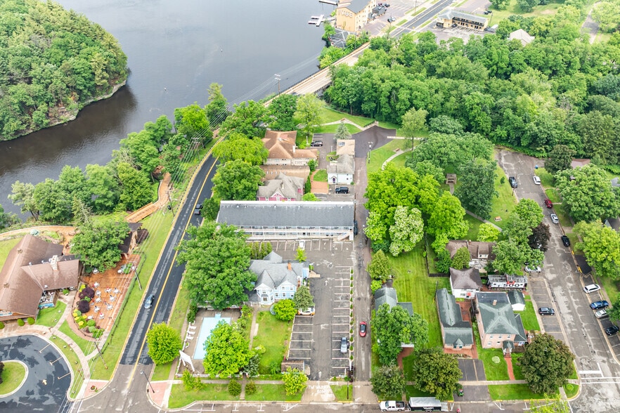 More Photos Of 910 River Rd, Wisconsin Dells Hotel For Sale