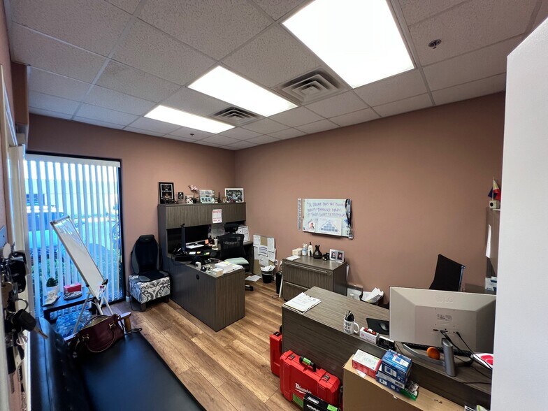 More Photos Of 6380 S Valley View Blvd, Las Vegas Showroom For Lease