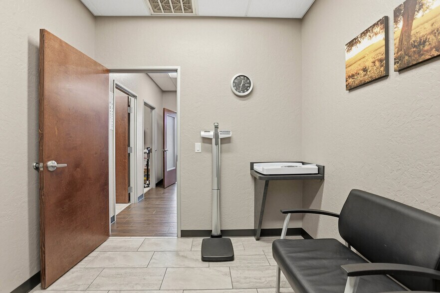 More Photos Of 2804 SW 134th St, Oklahoma City Medical For Sale