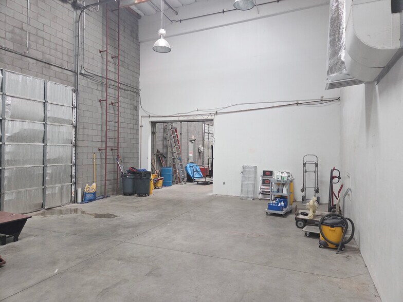 More Photos Of 1929 W Lone Cactus Dr, Phoenix Light Distribution For Sale