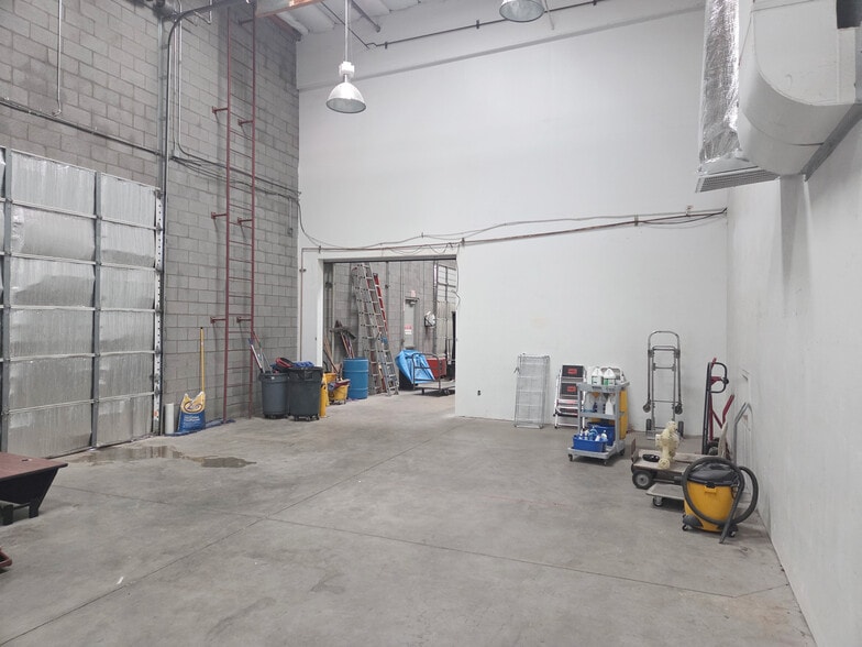 More Photos Of 1929 W Lone Cactus Dr, Phoenix Light Distribution For Sale