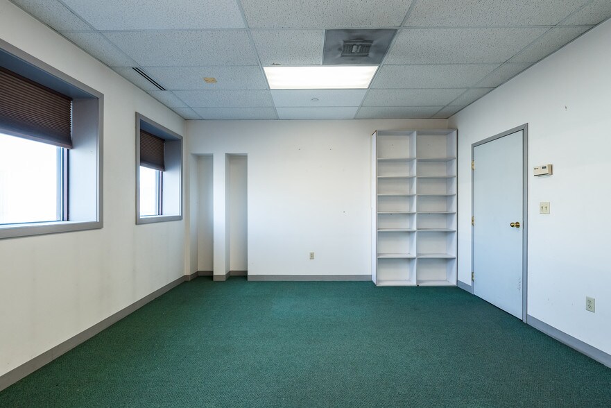 More Photos Of 45 Electric Ave, Brighton Flex For Sale