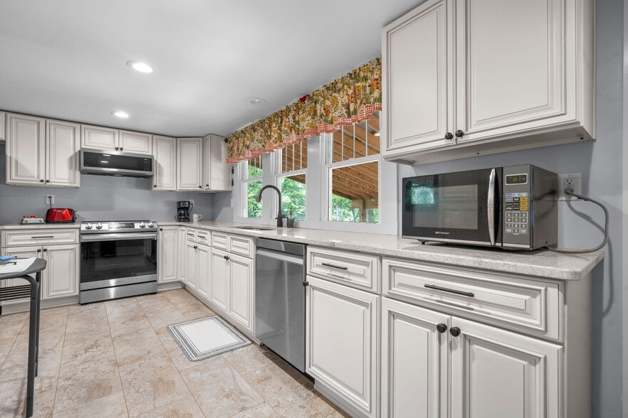 More Photos Of 3084 W Main St, Claremont Office For Sale