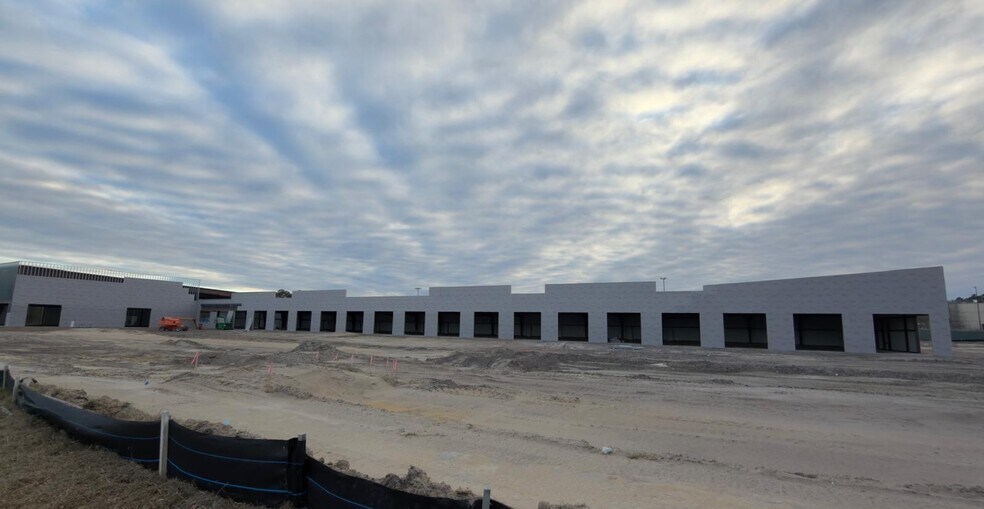 More Photos Of 105 Capitol Dr, Rincon Storefront For Lease