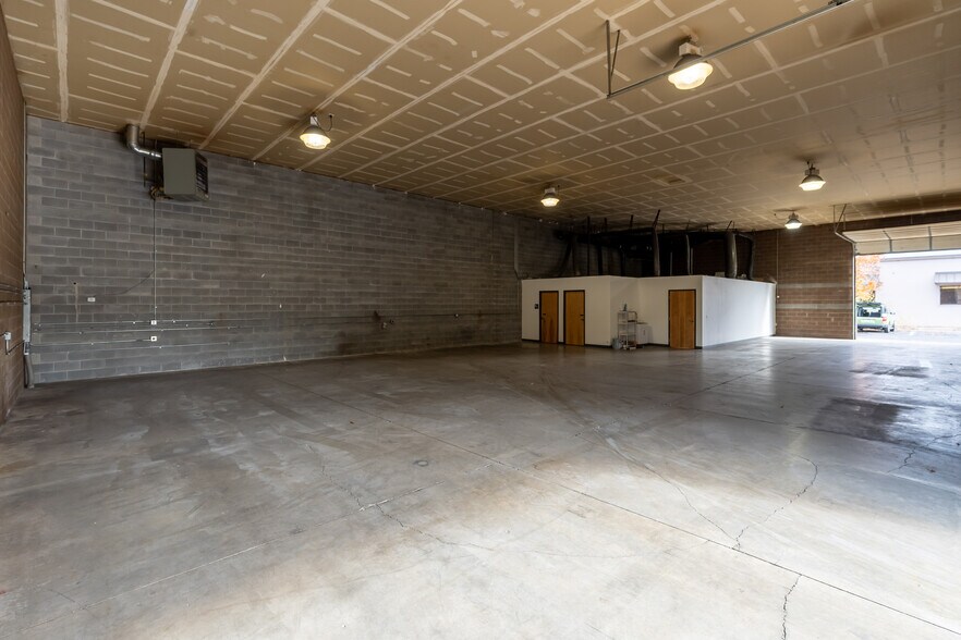 More Photos Of 736 SW Umatilla Ave, Redmond Warehouse For Lease