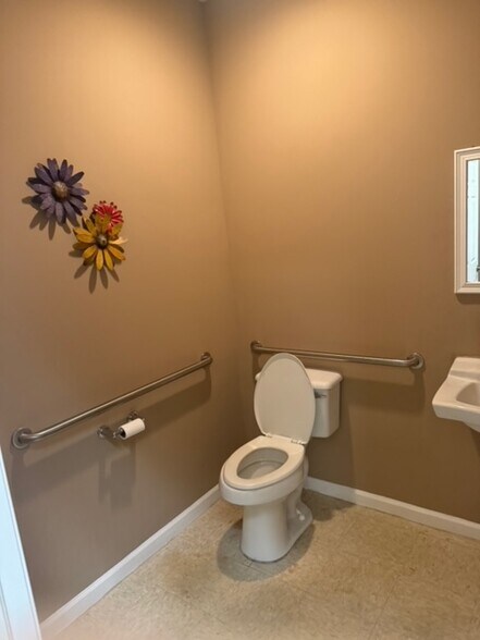 More Photos Of 1410 Park Ln S, Jupiter Warehouse For Lease