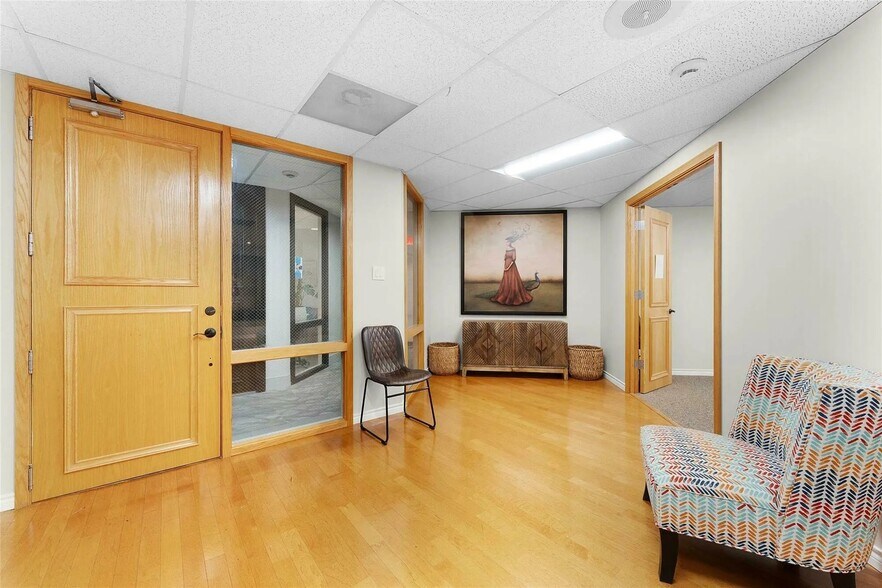 More Photos Of 8330-8350 Meadow Rd, Dallas Office For Sale
