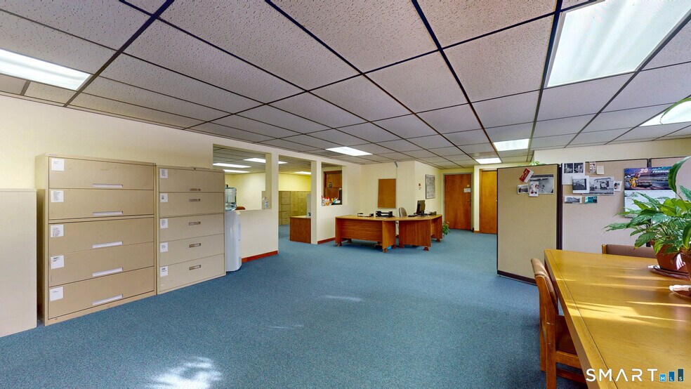 More Photos Of 160 Oak St, Glastonbury Office For Sale