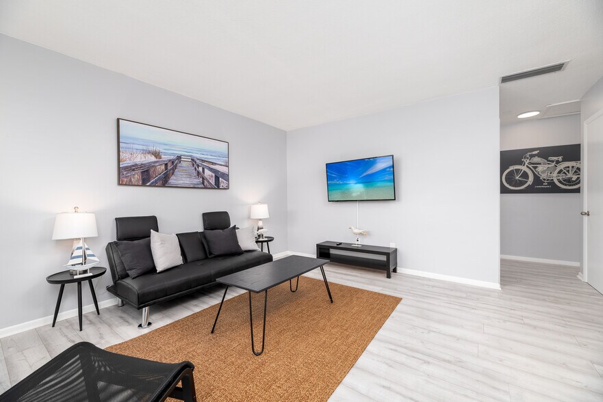 More Photos Of 820 NE 21st Dr, Wilton Manors Apartments For Sale