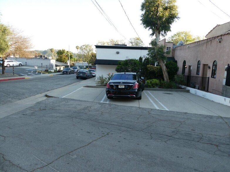 More Photos Of 1101 Foothill Blvd, La Cañada Flintridge Storefront For Lease