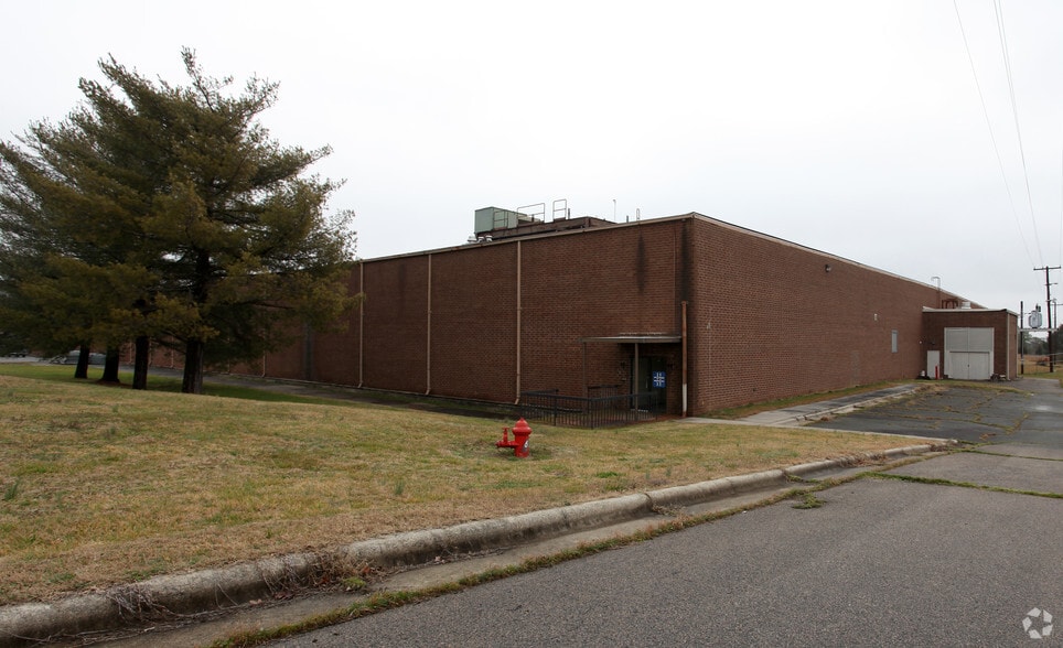 More Photos Of 2800 Tucker St, Burlington Warehouse For Lease
