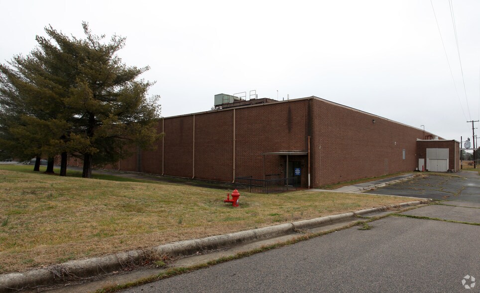 More Photos Of 2800 Tucker St, Burlington Warehouse For Lease