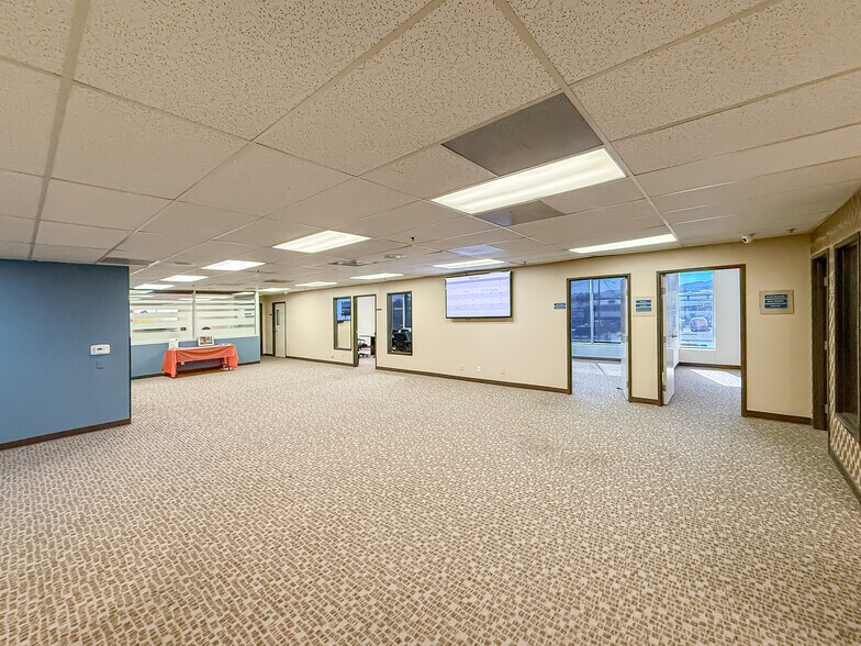More Photos Of 9540 De Soto Ave, Chatsworth Manufacturing For Lease